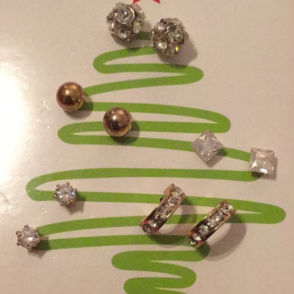 🌷NWT Gorgeous Set of 5 Sets Assorted Earrings 🌷 - Picture 3 of 5